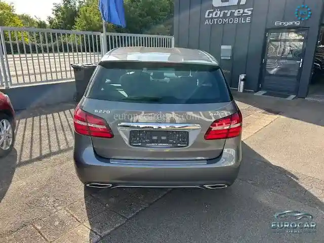 Mercedes-Benz B 220