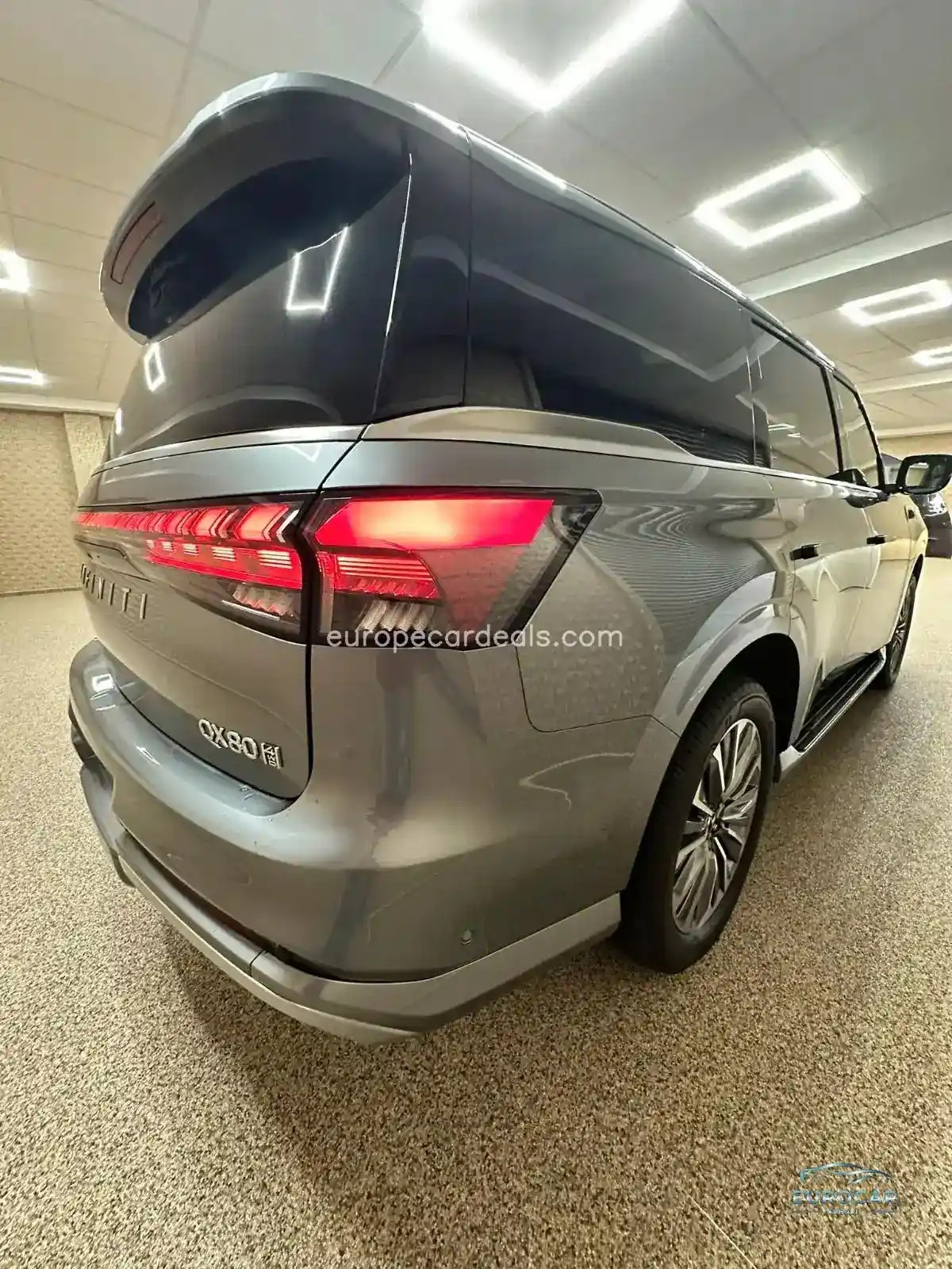 Infiniti QX80
