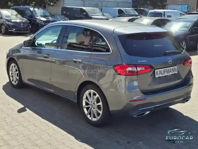 Mercedes-Benz B 180