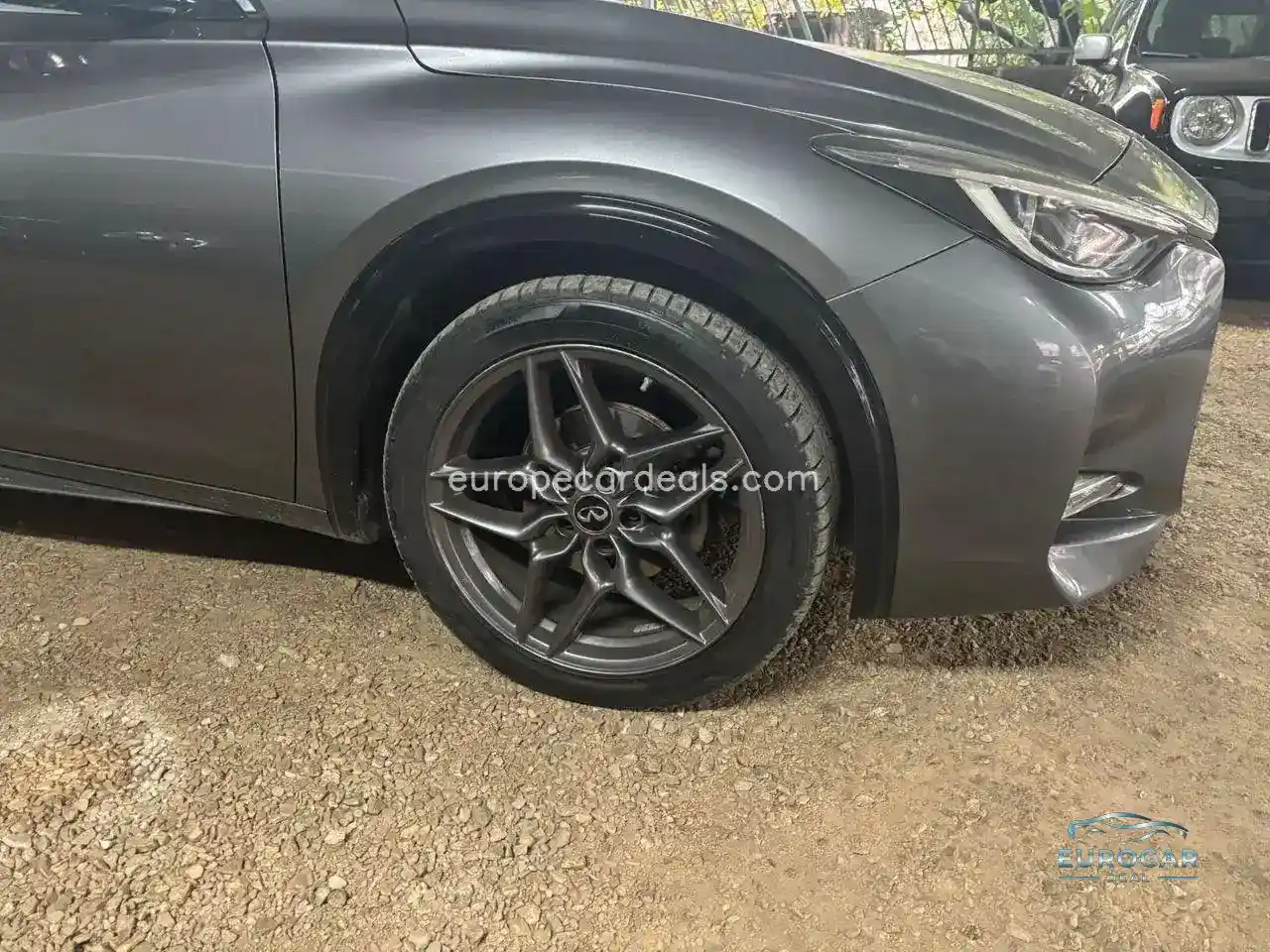 Infiniti Q30