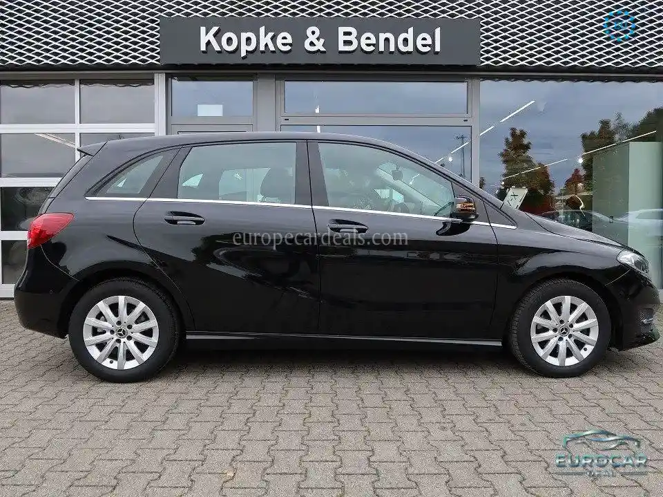 Mercedes-Benz B 180