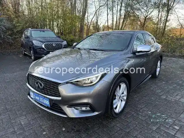 Infiniti Q30