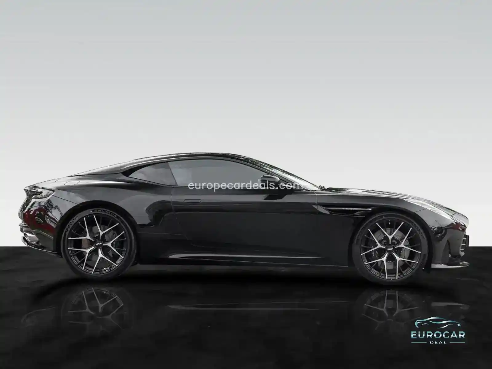 Aston Martin DB12