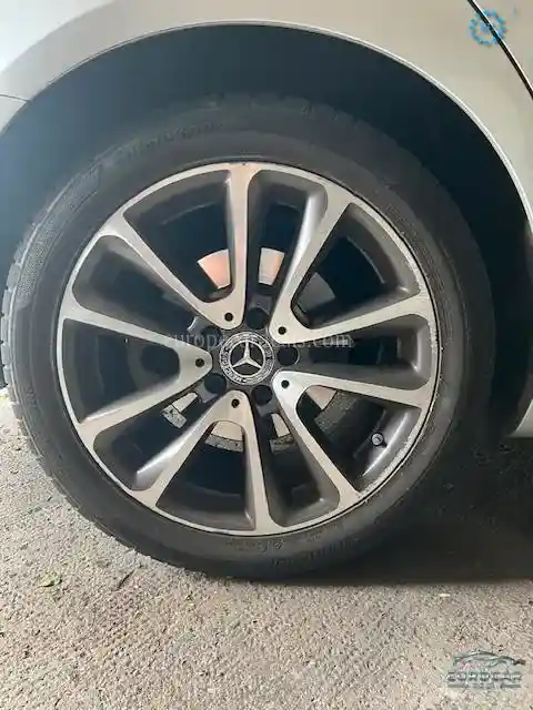 Mercedes-Benz E 200