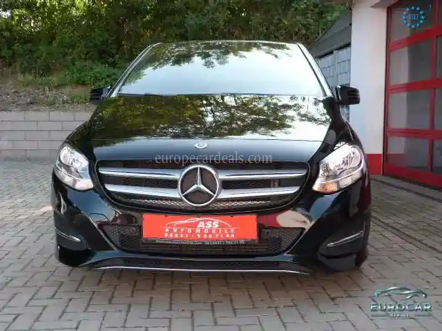 Mercedes-Benz B 180