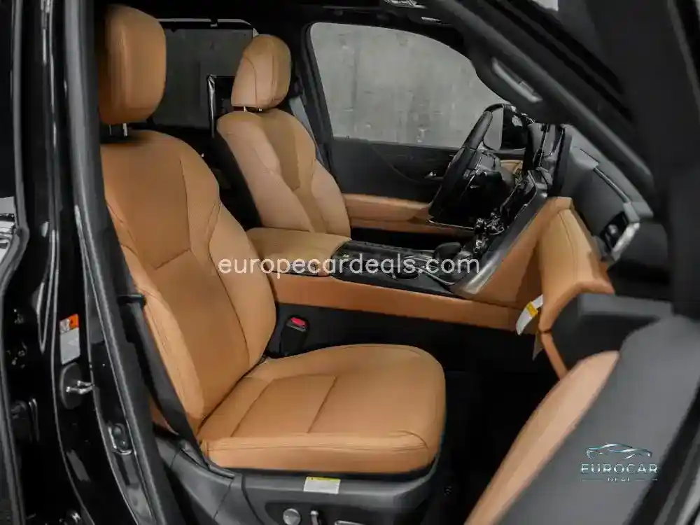 Lexus LX 700
