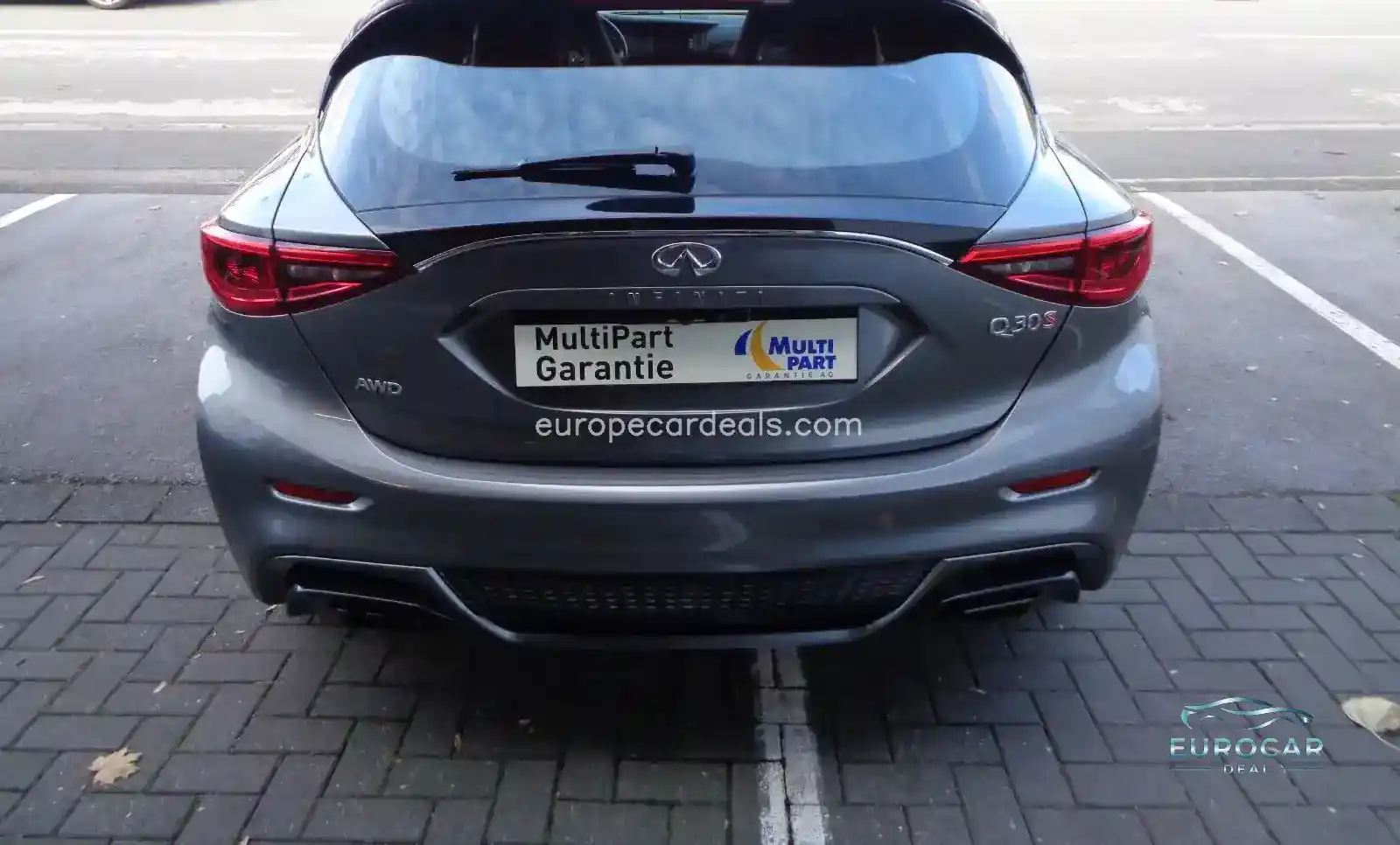 Infiniti Q30