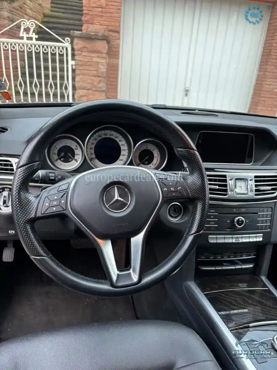 Mercedes-Benz E 220