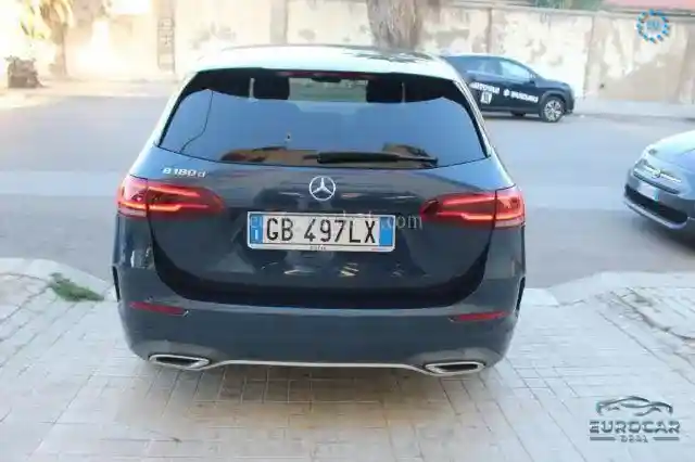 Mercedes-Benz B 180