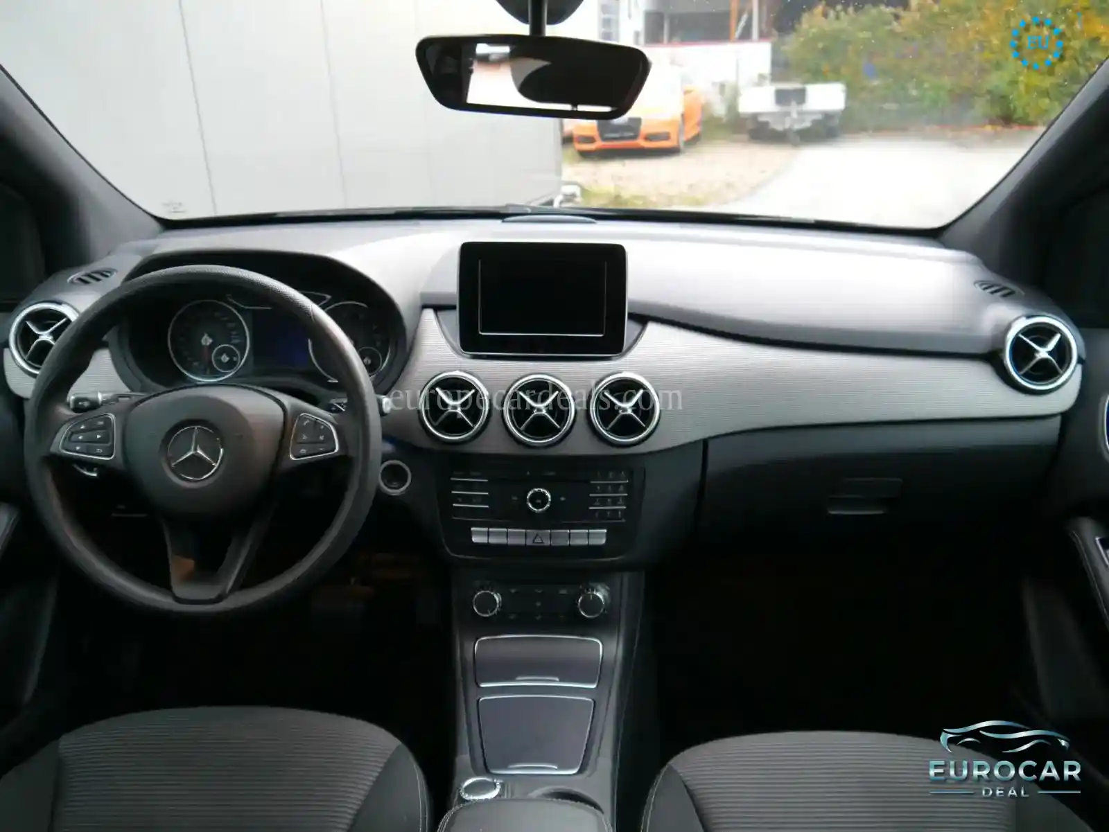 Mercedes-Benz B 180