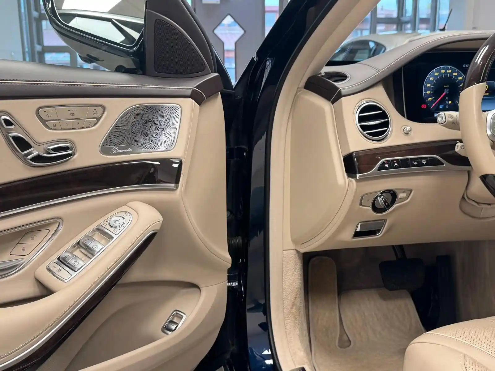 Mercedes-Benz S 560