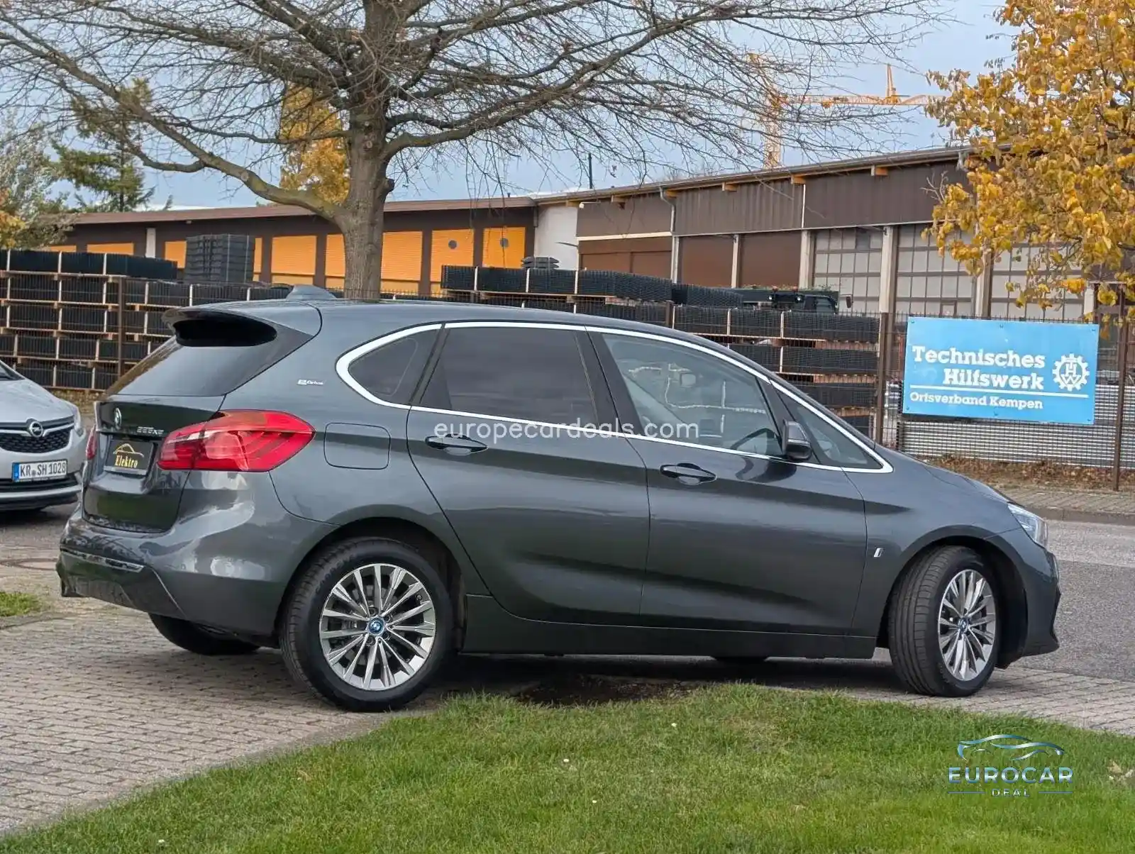 BMW 225