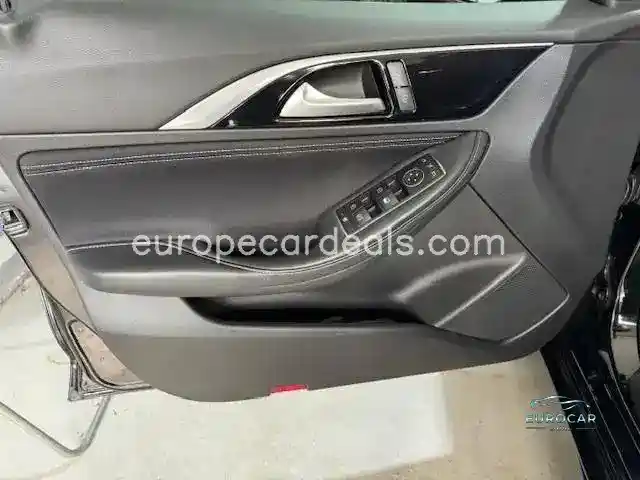 Infiniti Q30