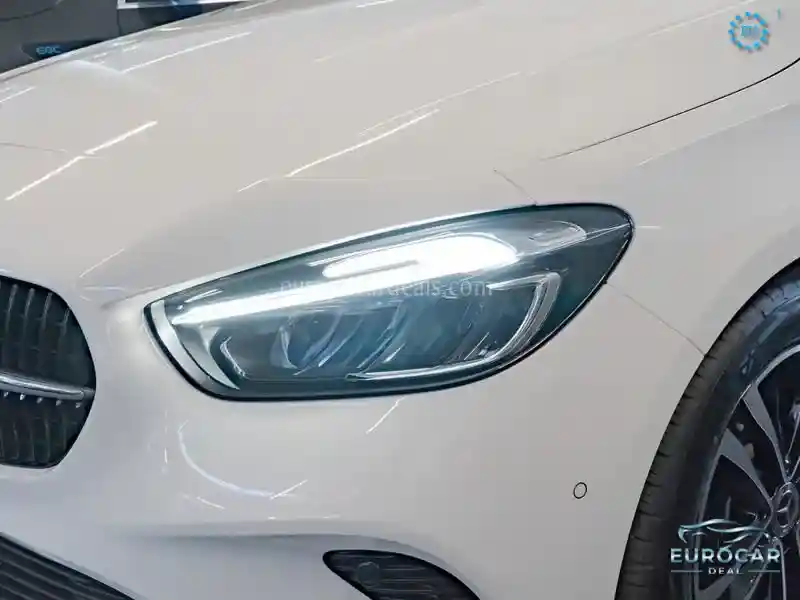 Mercedes-Benz B 180