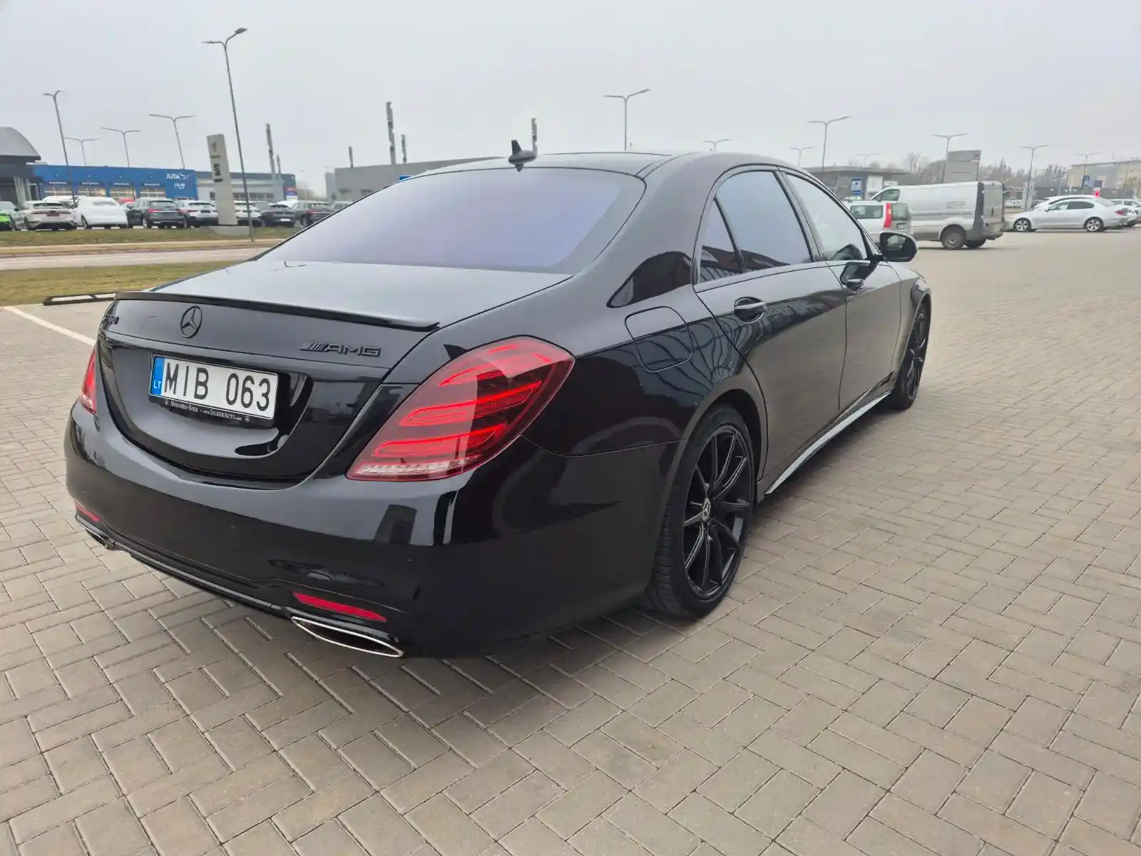 Mercedes-Benz S 560