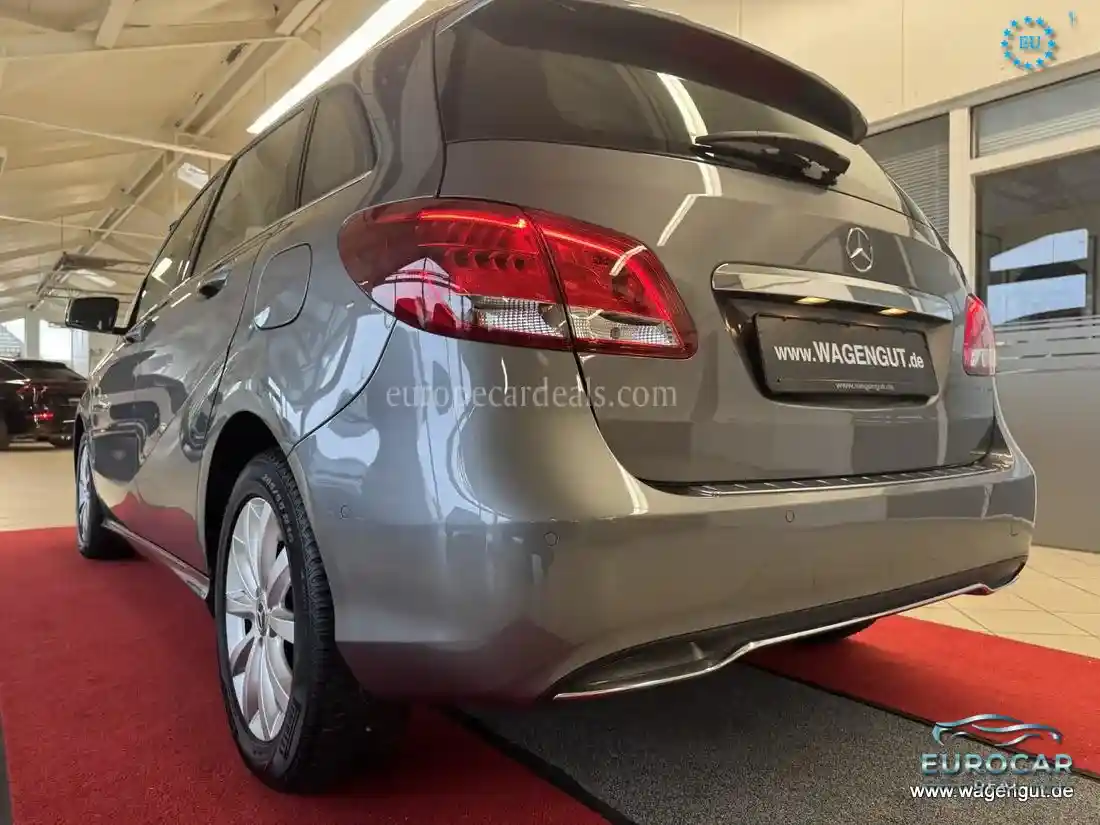 Mercedes-Benz B 180