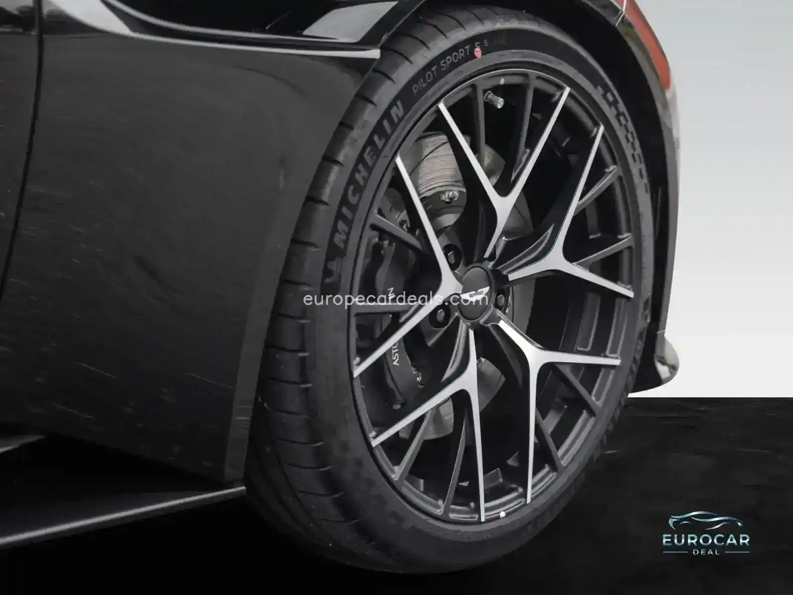 Aston Martin DB12