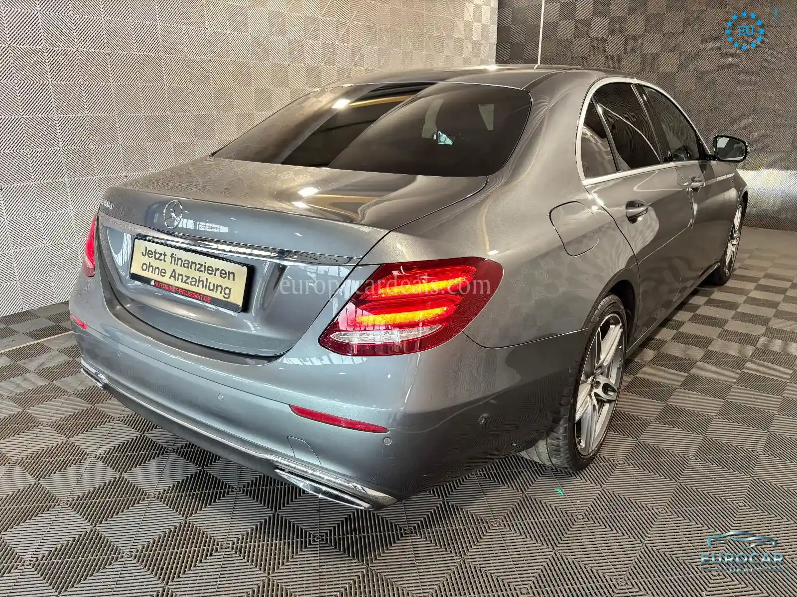 Mercedes-Benz E 200
