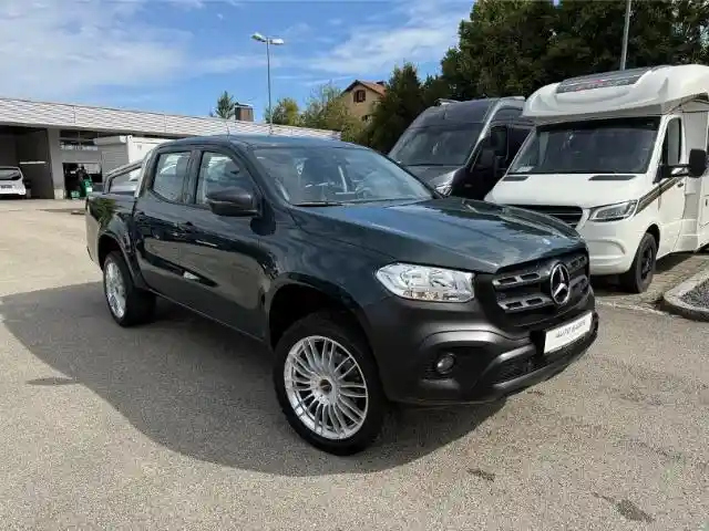 Mercedes-Benz X 220