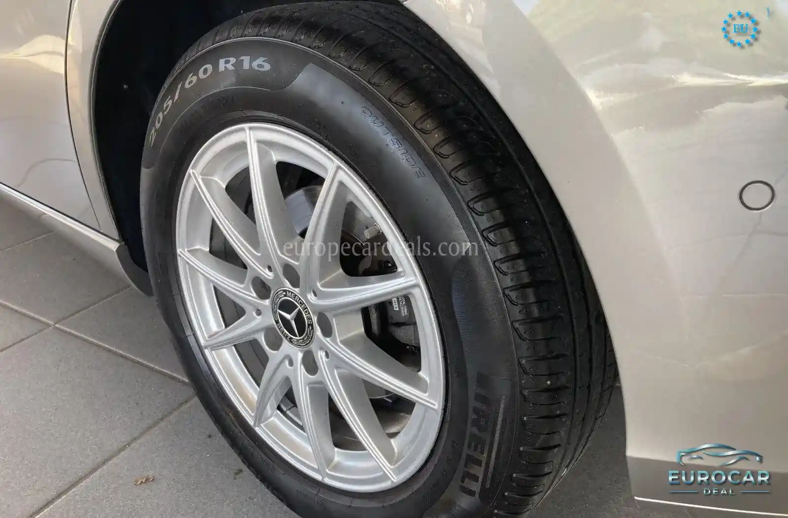 Mercedes-Benz B 180