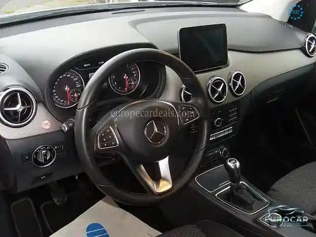 Mercedes-Benz B 180