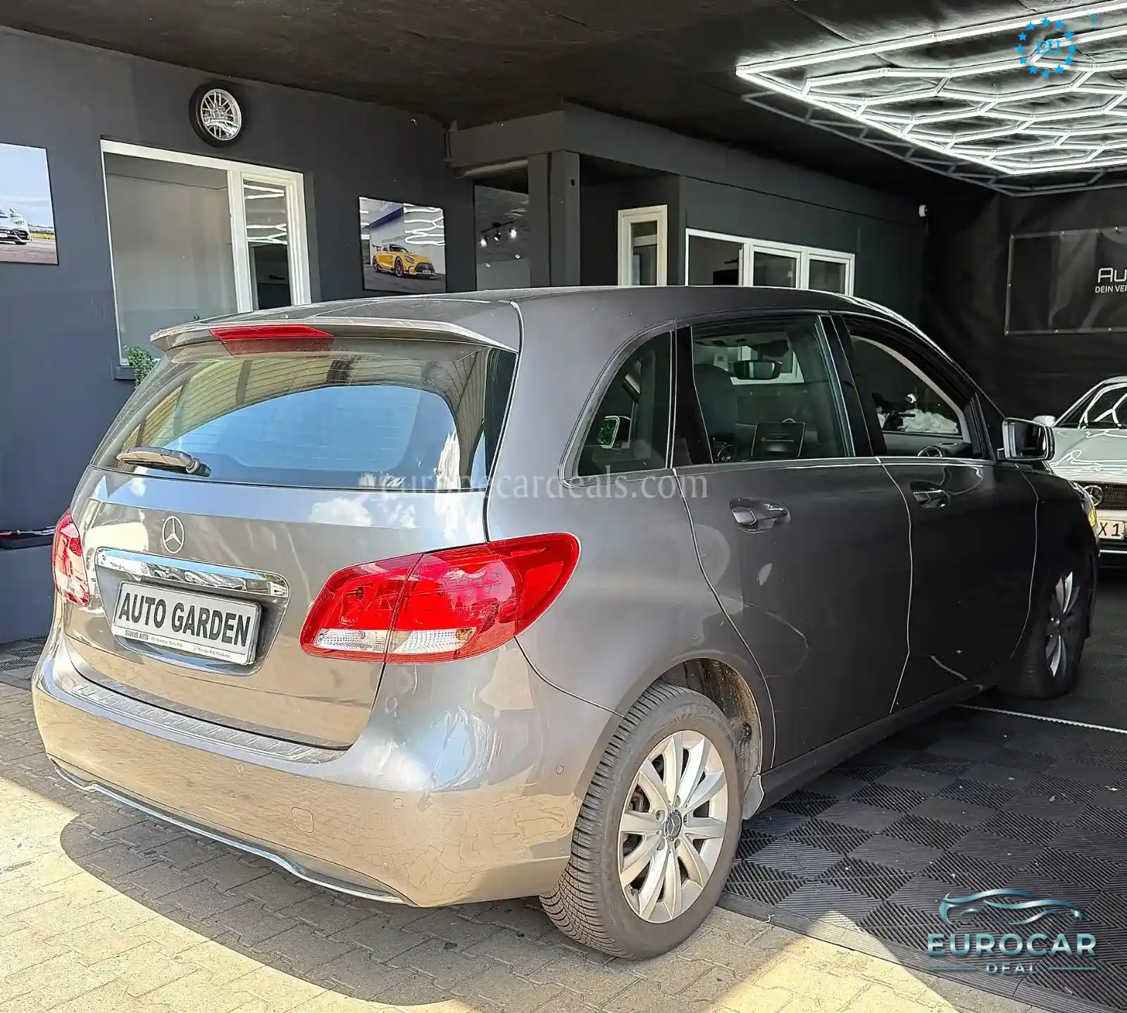 Mercedes-Benz B 180