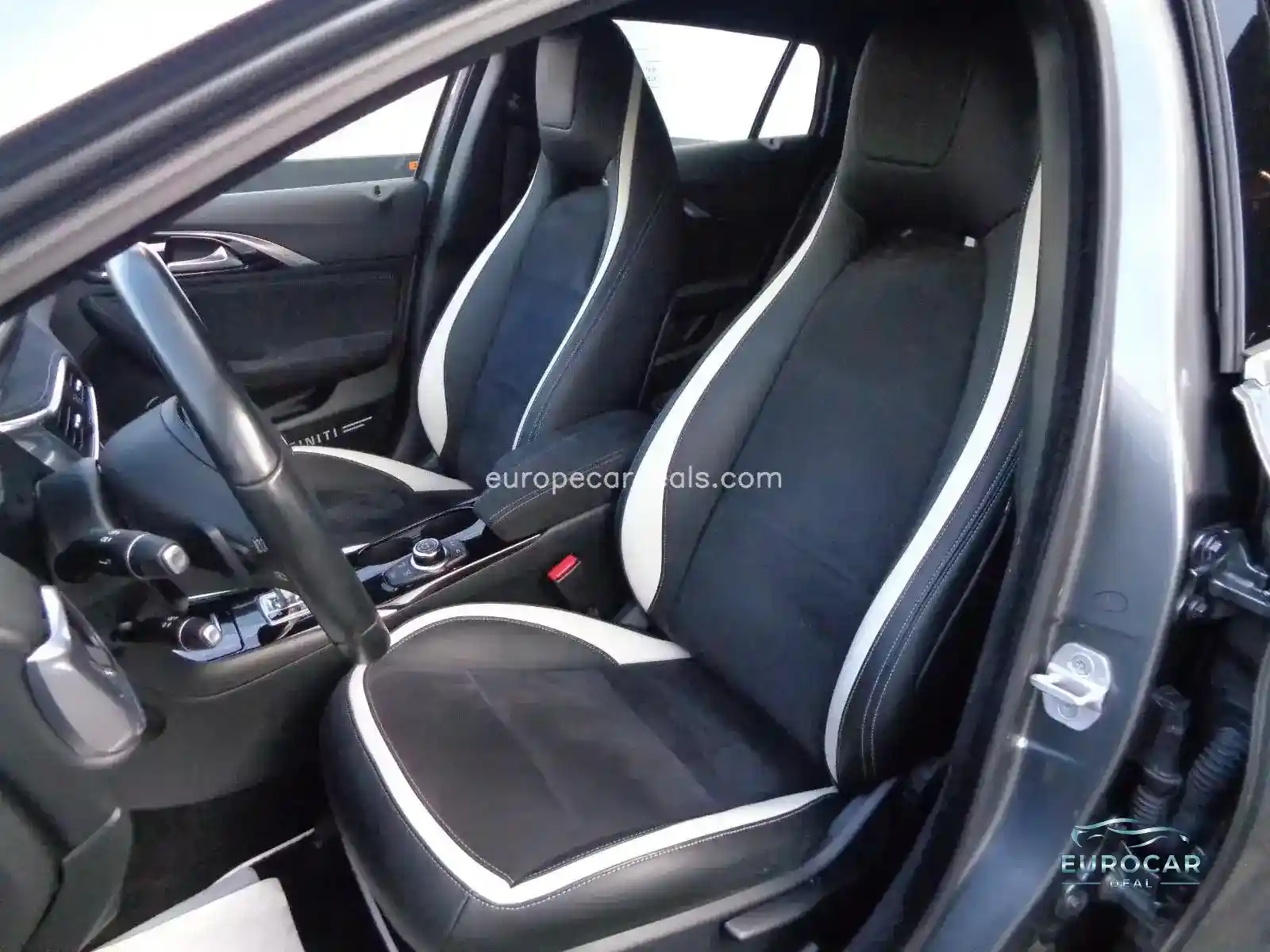Infiniti Q30