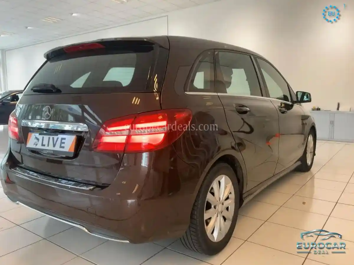 Mercedes-Benz B 180