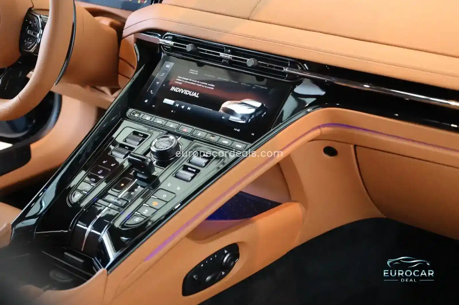 Aston Martin DB12