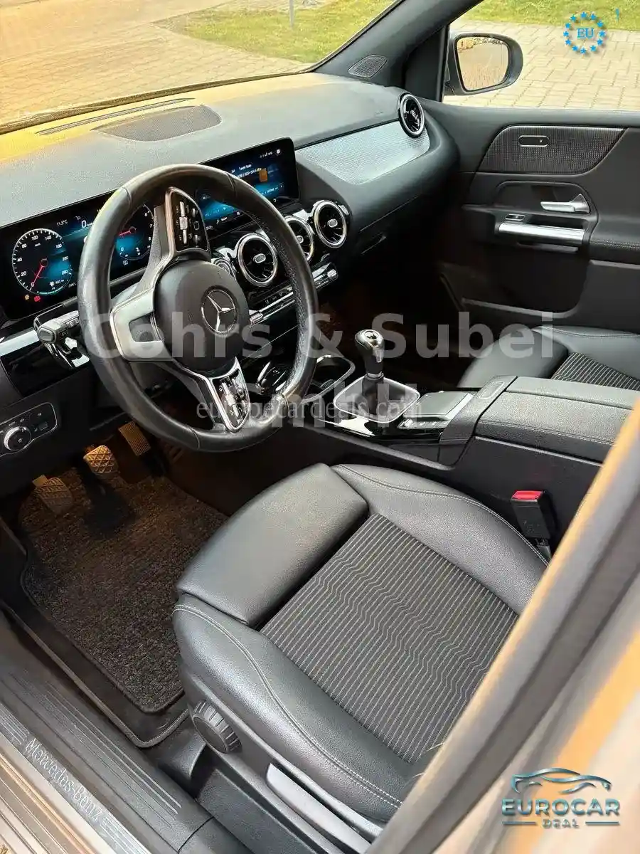 Mercedes-Benz B 180
