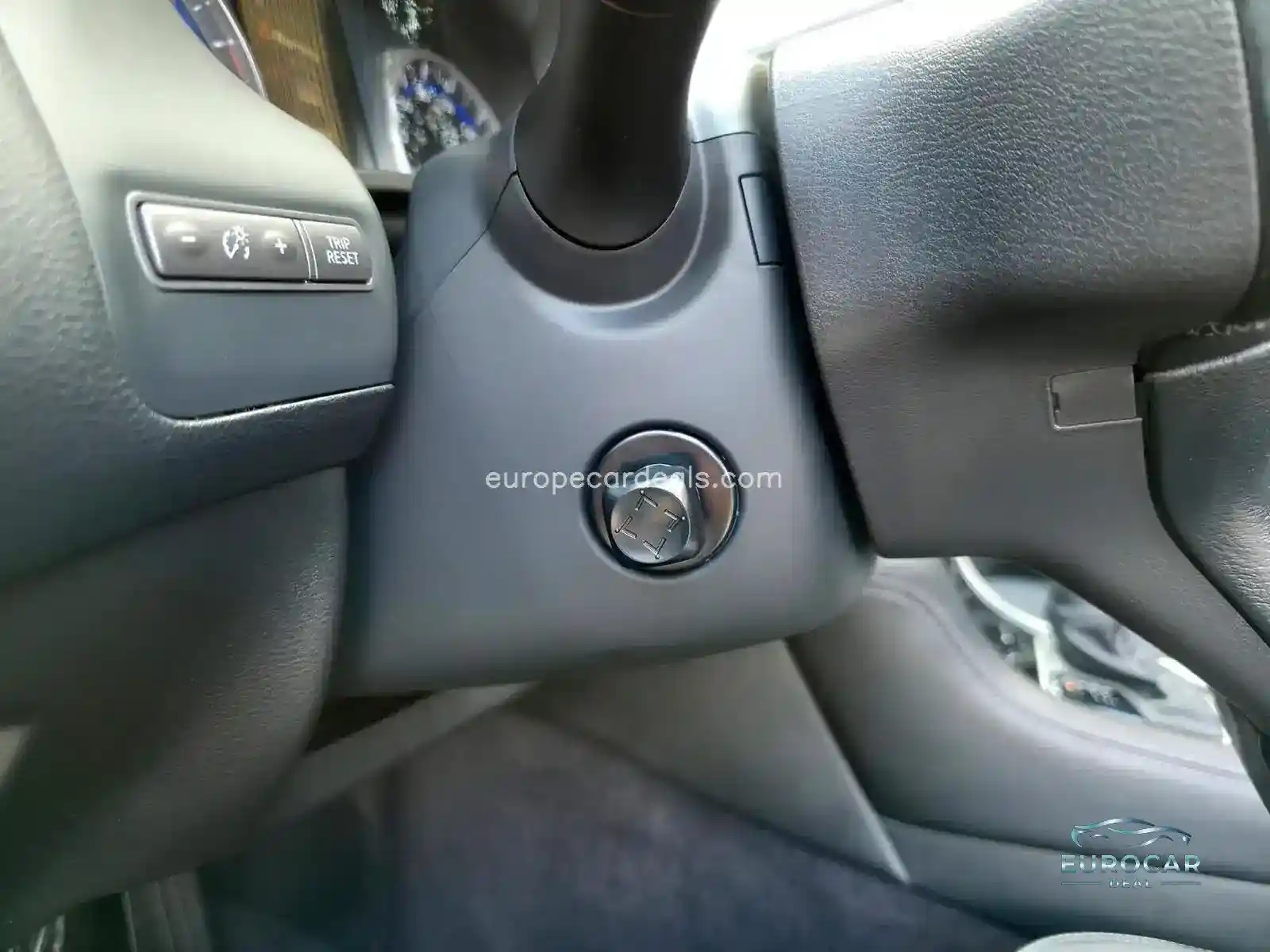 Infiniti Q60