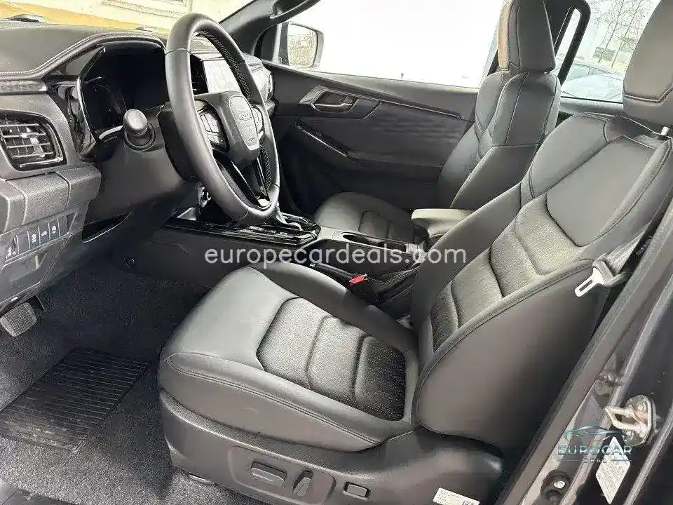 D-MAX Double Cab 4×4 AHK V-Cross A/T