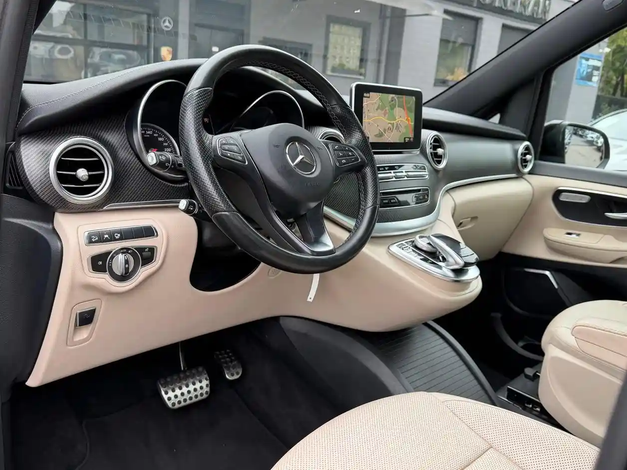 Mercedes-Benz V 250