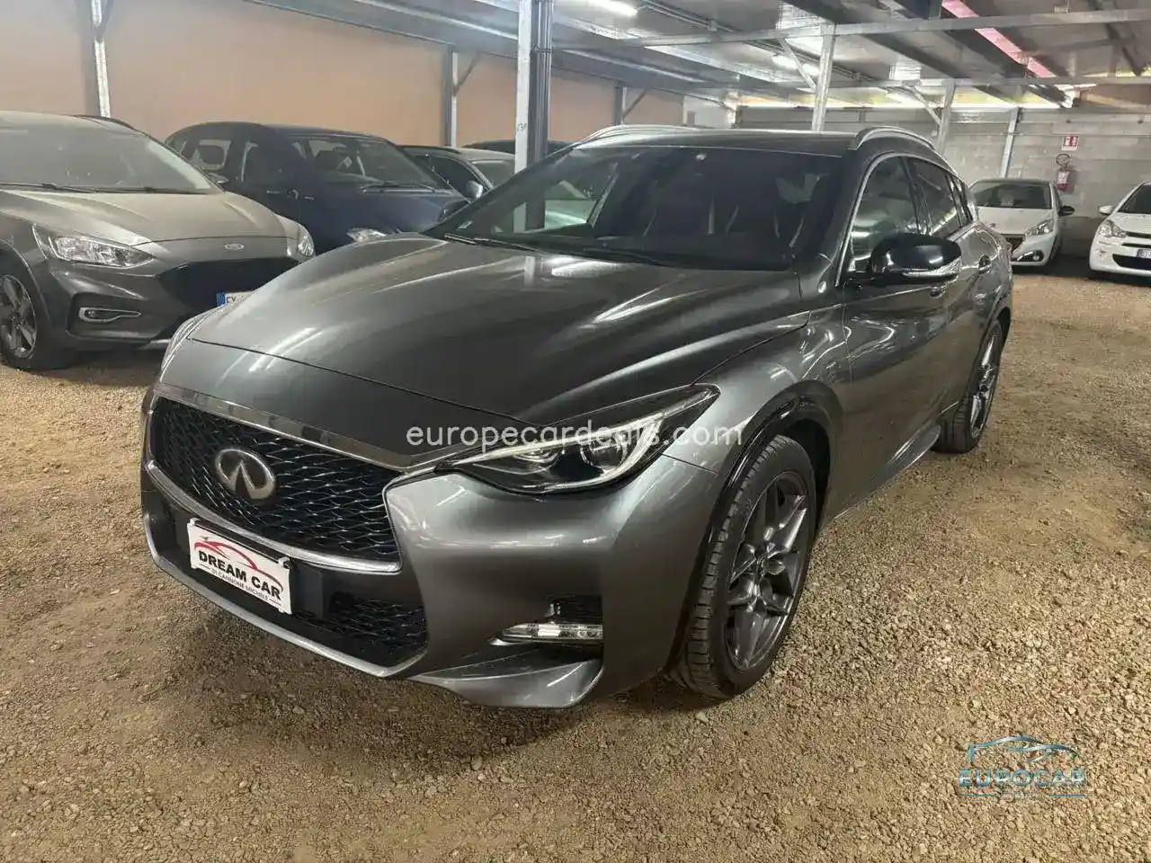 Infiniti Q30