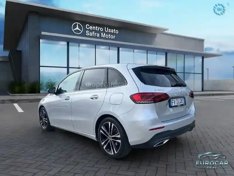 Mercedes-Benz B 180