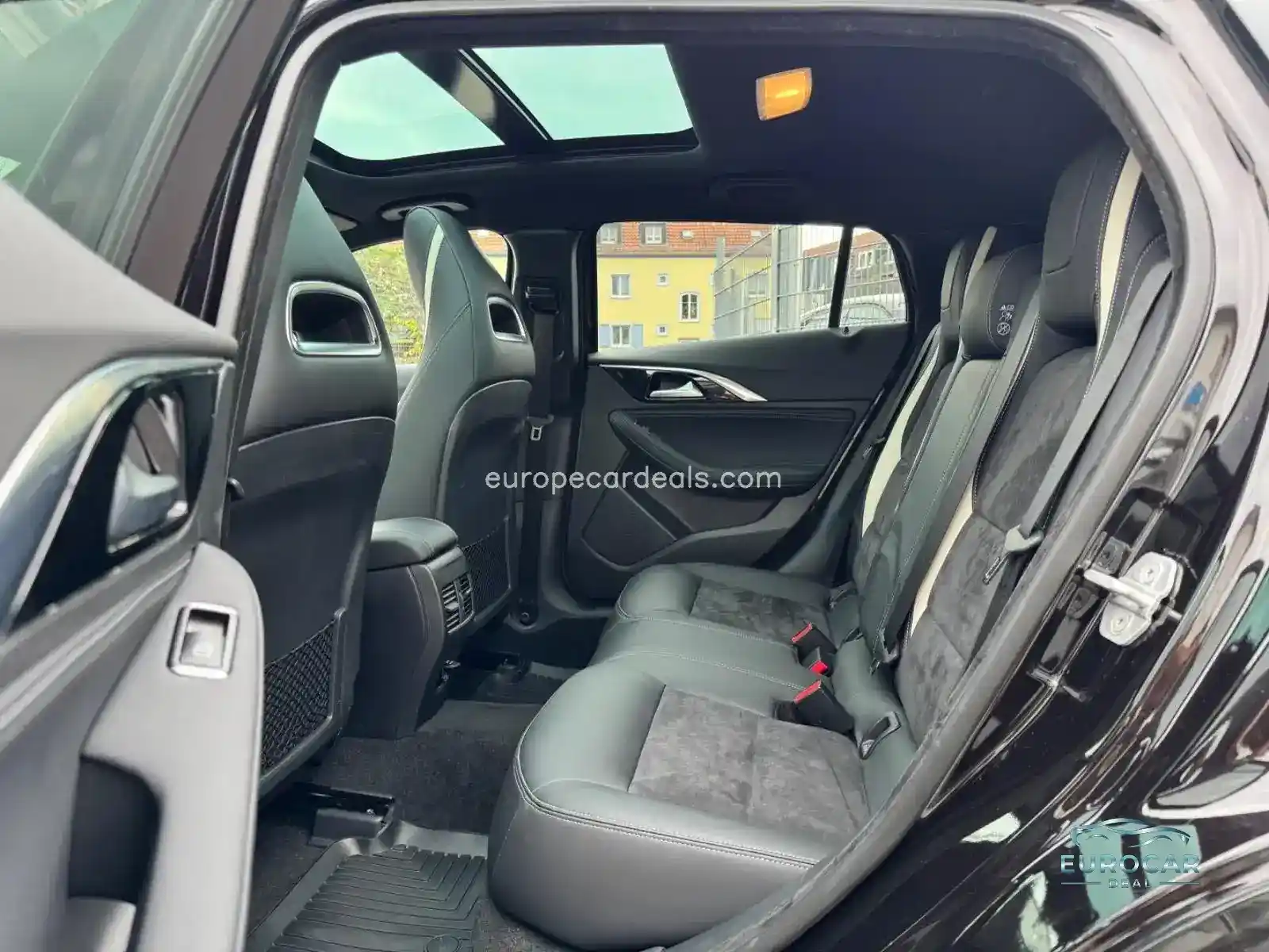 Infiniti Q30