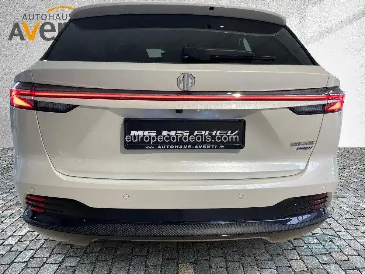 MG HS