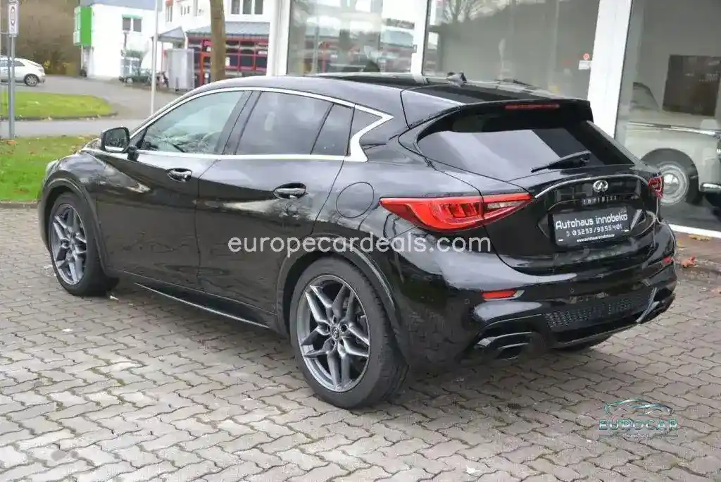 Infiniti Q30