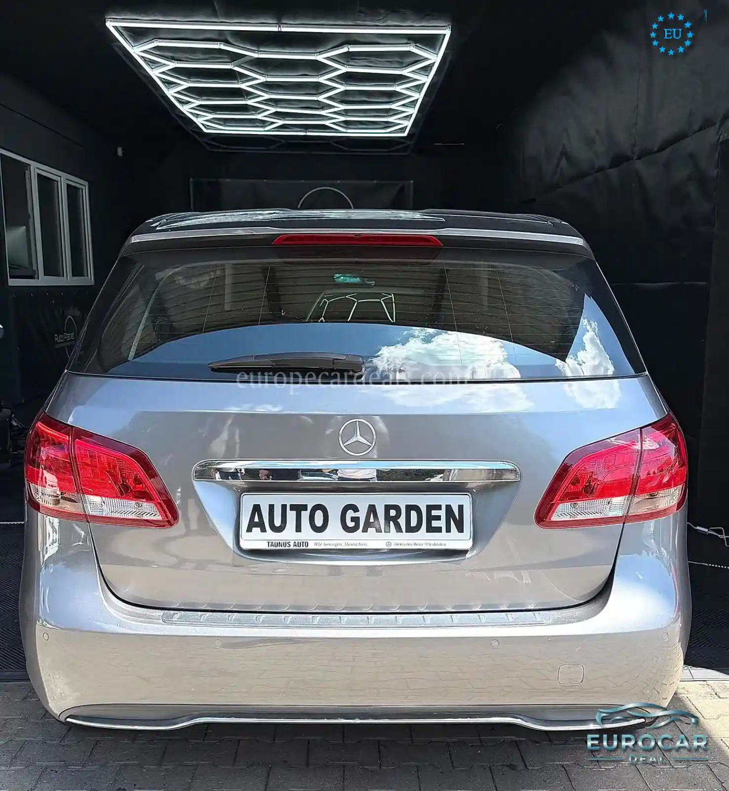 Mercedes-Benz B 180