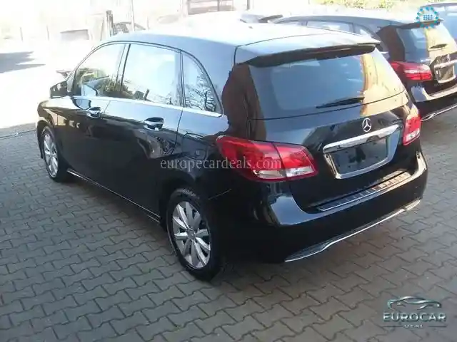 Mercedes-Benz B 180