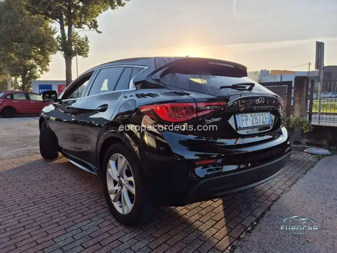 Infiniti Q30