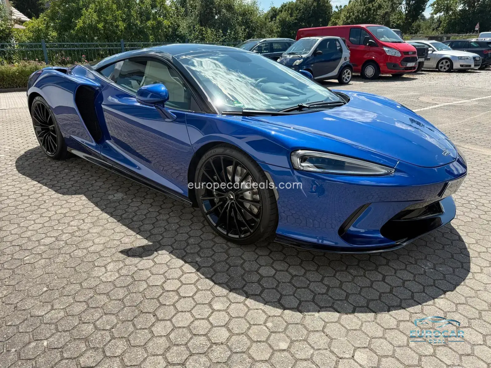 McLaren GT