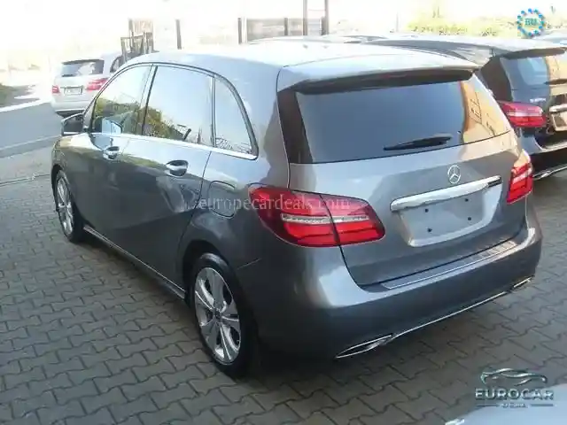 Mercedes-Benz B 200