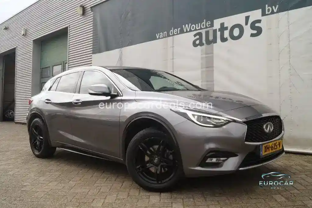 Infiniti Q30