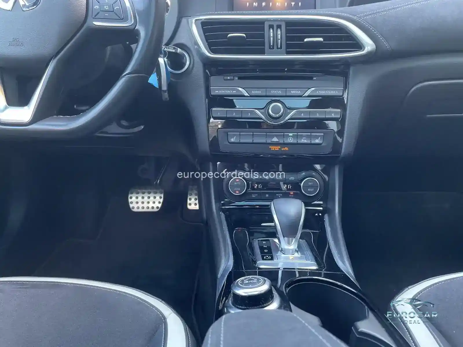 Infiniti Q30