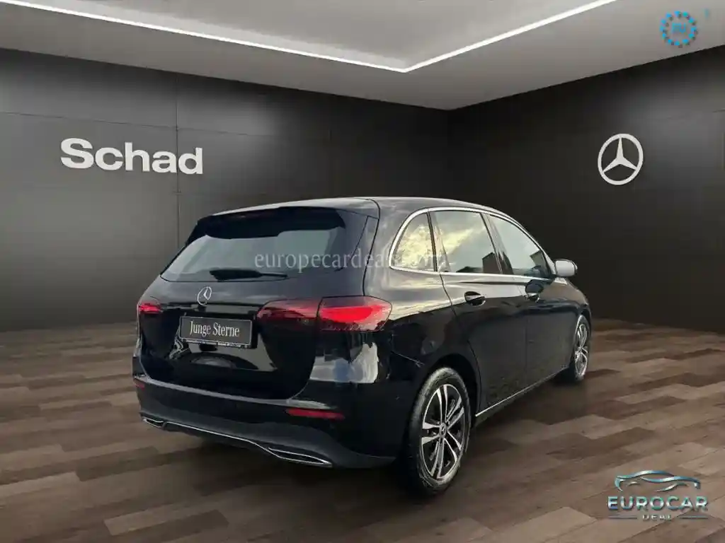 Mercedes-Benz B 180