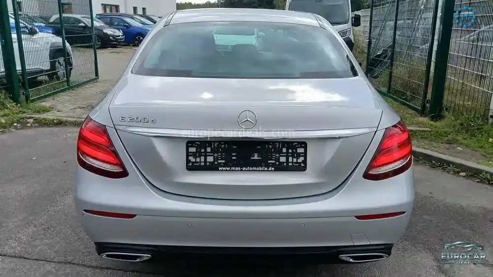 Mercedes-Benz E 200