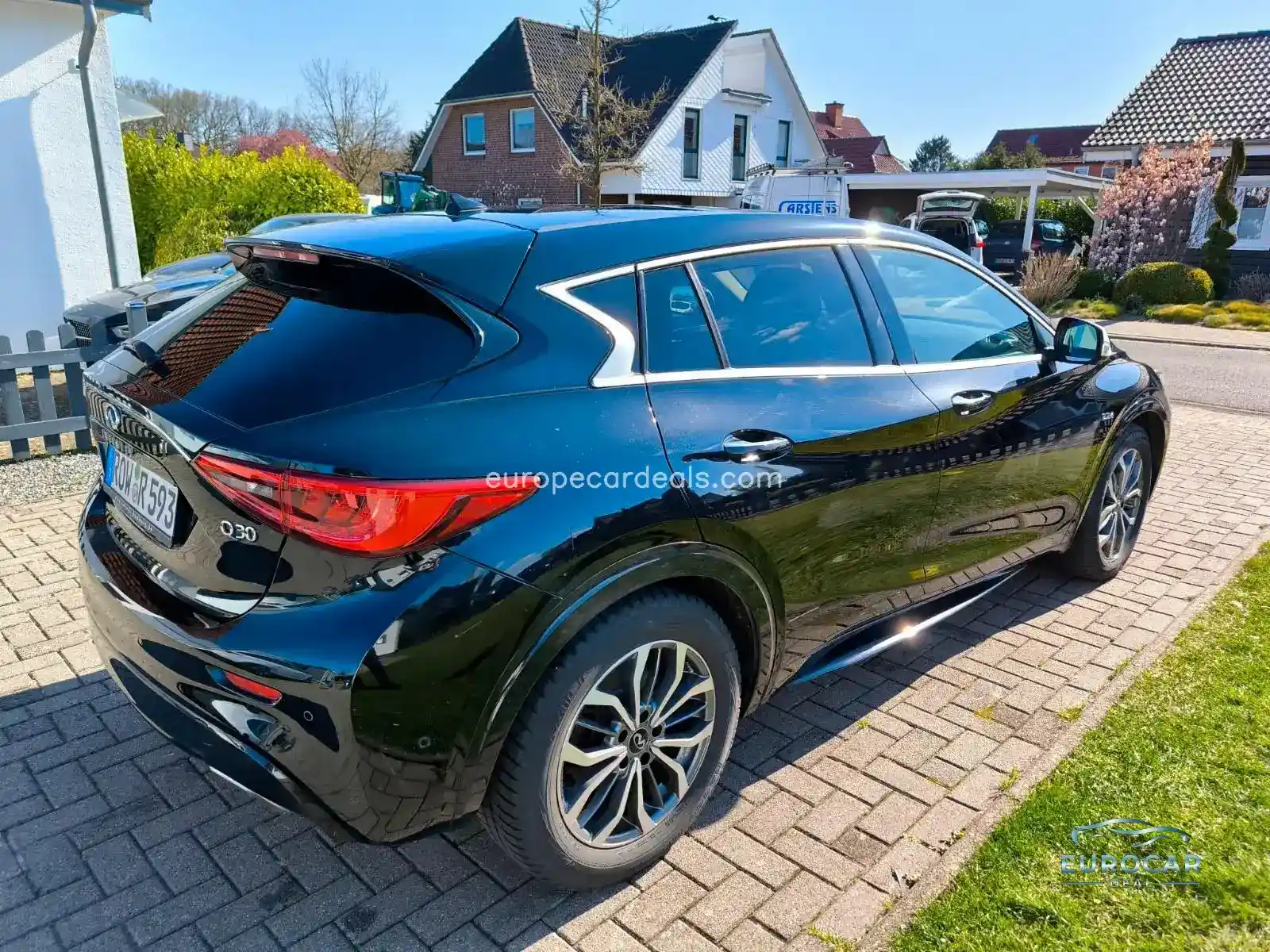 Infiniti Q30