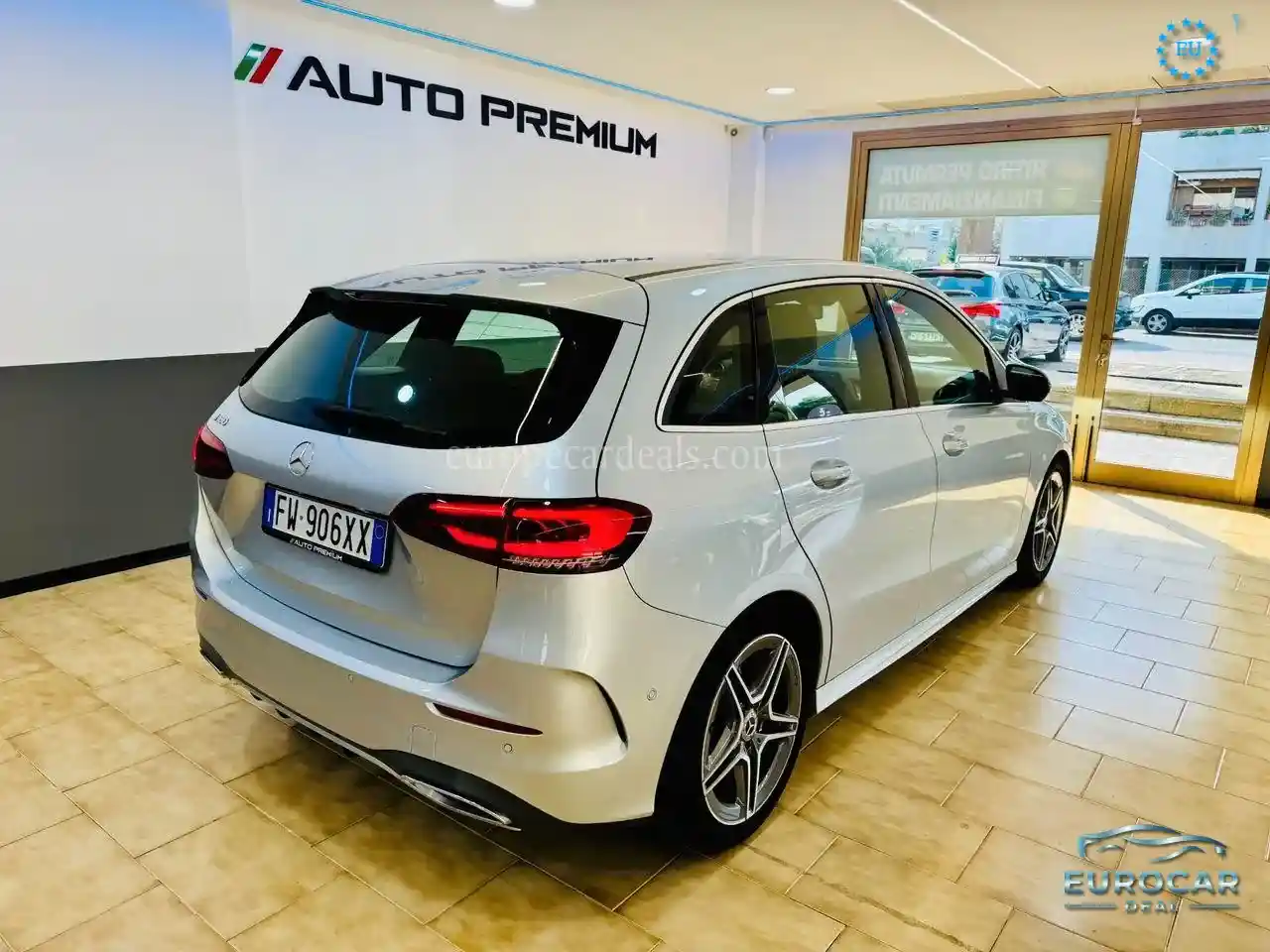 Mercedes-Benz B 180