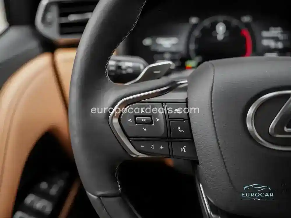 Lexus LX 700